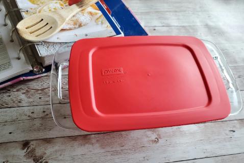 Musician’s Family Favorite Engraved 9x13 Casserole Dish with Red Lid – Personalized Gift for Music Lovers