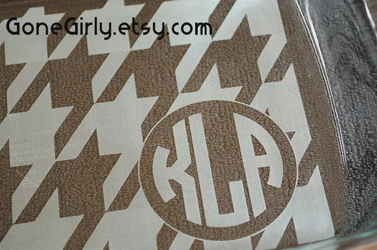 Houndstooth Monogram Engraved 7x11 Casserole Dish – Personalized Elegant Kitchen Gift