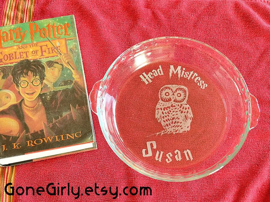 Head Mistress Engraved Pie Plate | Personalized 9.5” Deep Dish Glass Pie Dish with Owl | Harry Potter Inspired Baker Gift
