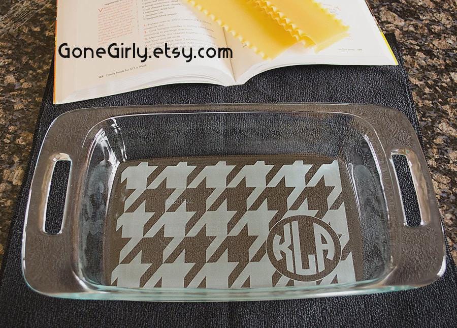 Houndstooth Monogram Engraved 7x11 Casserole Dish – Personalized Elegant Kitchen Gift