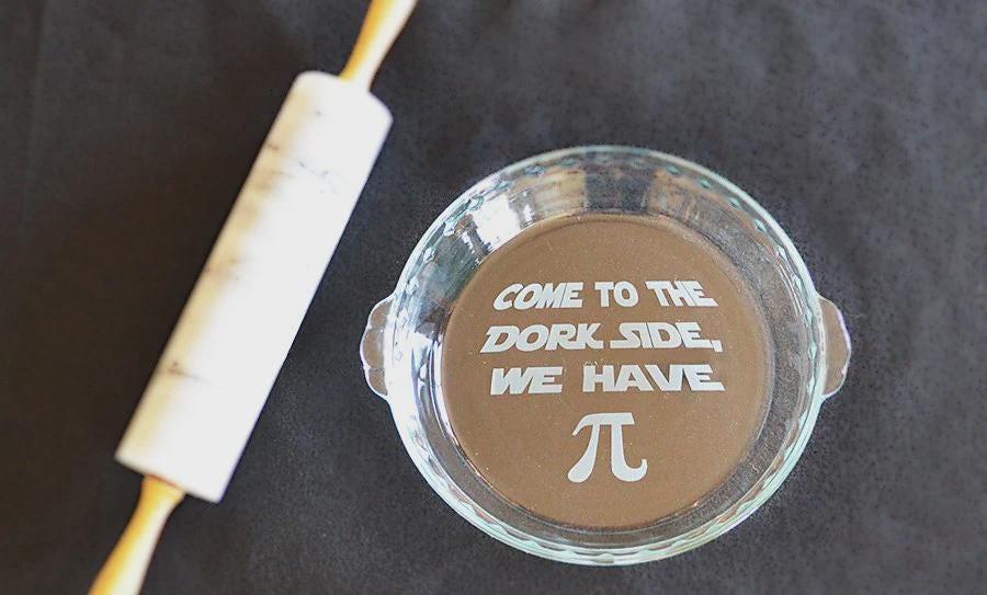 Star Wars Engraved Pie Plate: Geeky Kitchen Gift