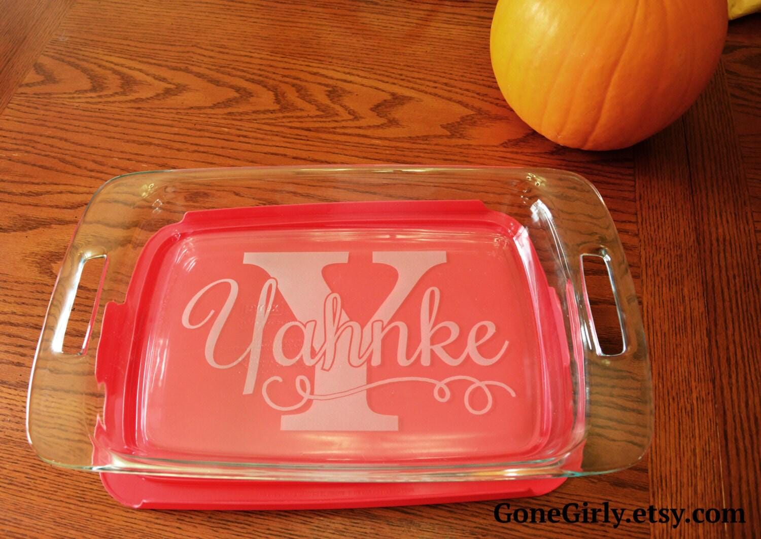 Last Name & Initial Flourish Engraved 9x13 Casserole Dish with Red Lid – Personalized Wedding Gift Bakeware