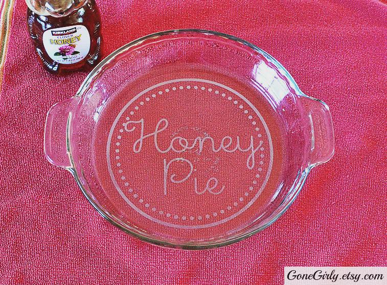 Honey Pie Engraved Pie Plate | Personalized 9.5” Deep Dish Glass Pie Dish | Sweet Custom Gift for Bakers and Loved Ones
