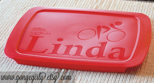 Triathlon Engraved 9x13 Casserole Dish with Red Lid – Personalized Gift for Triathletes and Ironman Finishers