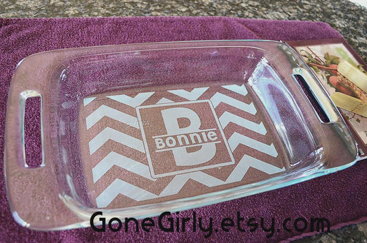 Chevron Pattern Engraved 7x11 Casserole Dish – Modern Personalized Bakeware with Optional Lid