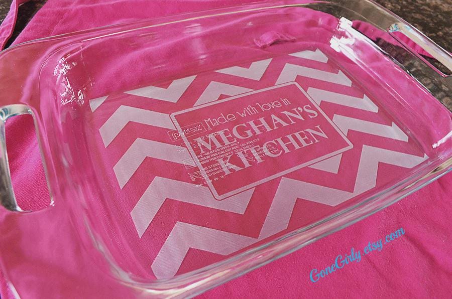Chevron Pattern Engraved Casserole Dish – Modern Personalized Bakeware with Optional Lid