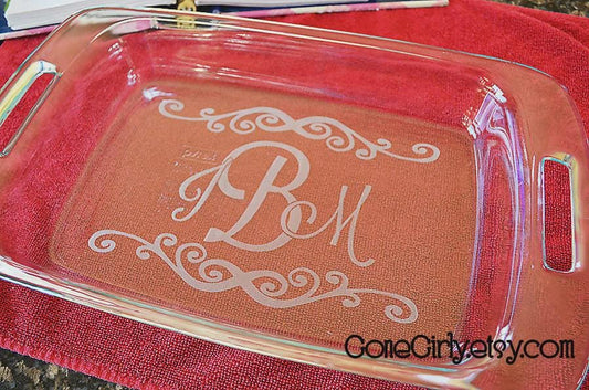 Monogram Flourish Engraved 9x13 Casserole Dish with Red Lid – Personalized Name Bakeware Gift