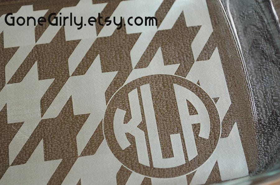 Houndstooth Monogram Engraved 7x11 Casserole Dish – Personalized Elegant Kitchen Gift