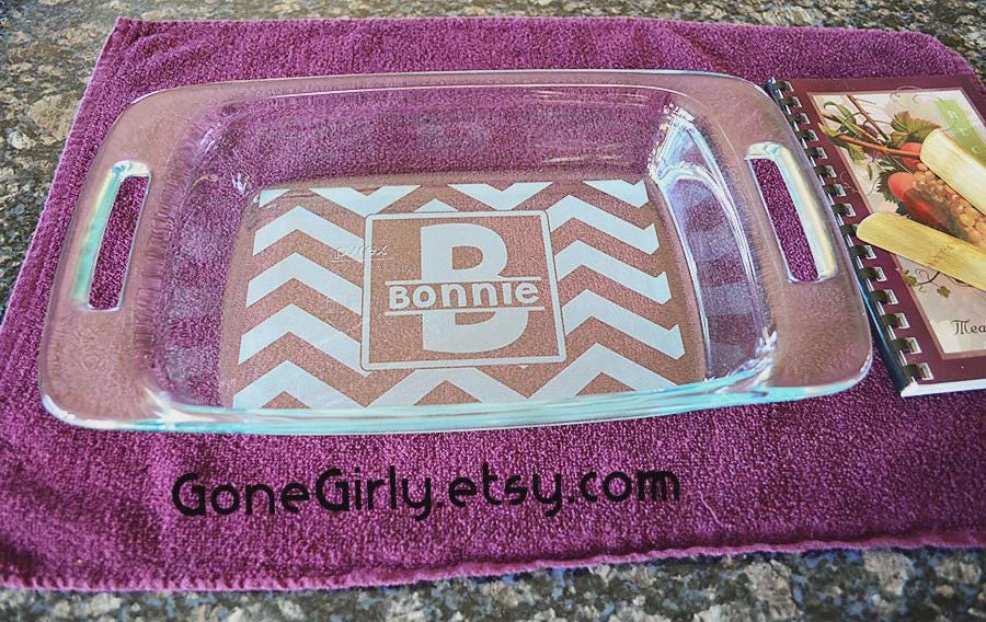 Chevron Pattern Engraved 7x11 Casserole Dish – Modern Personalized Bakeware with Optional Lid