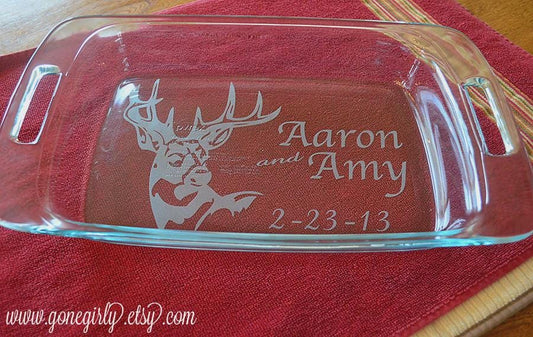 Hunter’s Big Game Engraved 9x13 Casserole Dish with Red Lid – Personalized Hunting Gift Bakeware