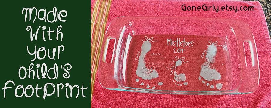 Mistletoe Footprint Engraved 9x13 Casserole Dish with Red Lid – Personalized Keepsake Gift for Mom or Grandma