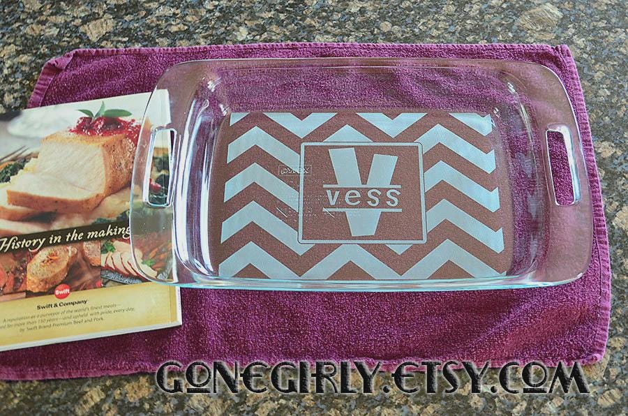 Chevron Pattern Engraved Casserole Dish – Modern Personalized Bakeware with Optional Lid