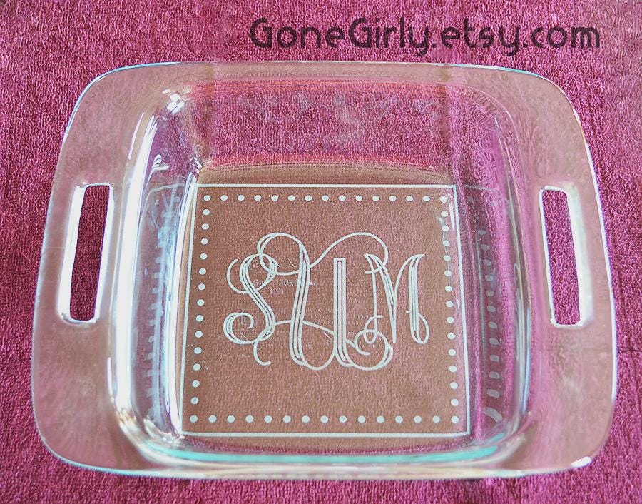 Fancy Monogrammed 8x8 Engraved Casserole Dish – Personalized 2 Qt Bakeware with Optional Engraved Lid – Elegant Custom Gift